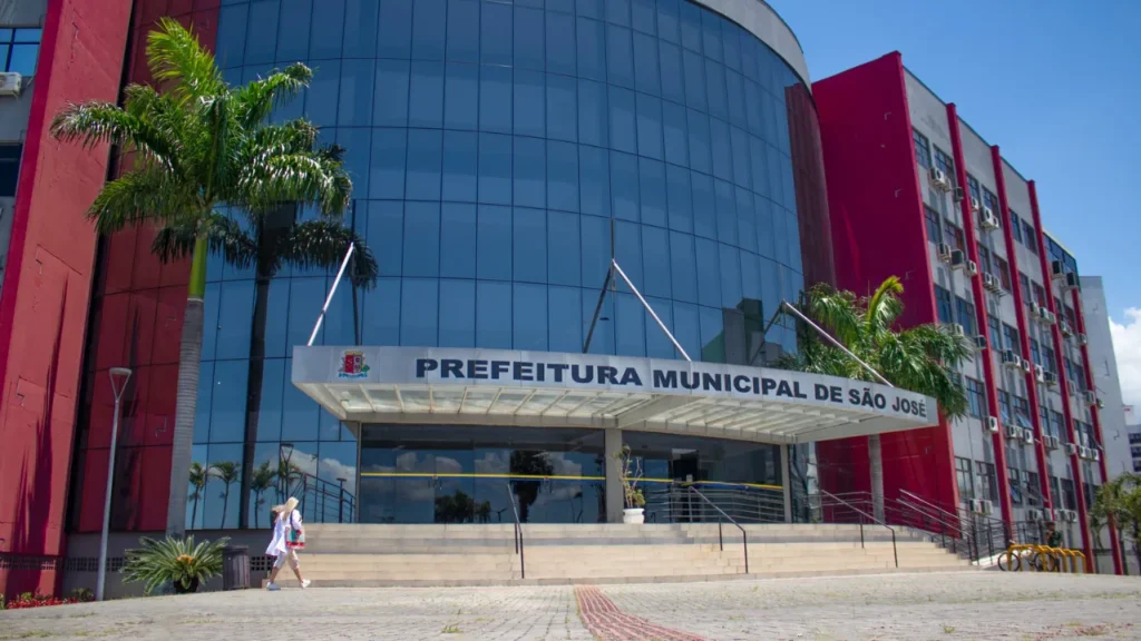 Concurso em São José (SC) tem vagas com salários de até R$ 16,6 mil